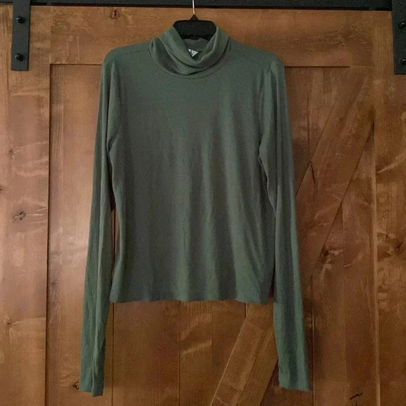 Old Navy Ultralite Turtleneck size large tall - Picture 7 of 12